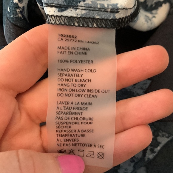 Multitone blue patterned sleeveless blouse - Picture 4 of 4